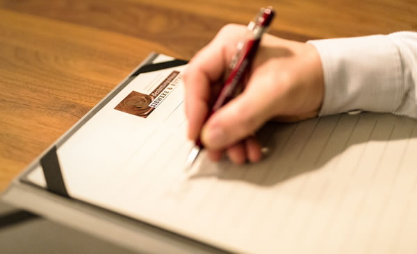 Bestattungen Bielefeld - Sieweke & Ruthe Bestattungen Bielefeld und Leopoldshöhe - Als Partner im Trauerfall bieten wir Ihnen neben der individuellen Gestaltung Ihrer Trauerfeier folgende Bestattungsformen an: Erdbestattung, Feuerbestattungen, Seebestattungen, Baumbestattungen. Des weiteren beraten wir Sie gerne im Rahmen der Bestattungsvorsorge.
