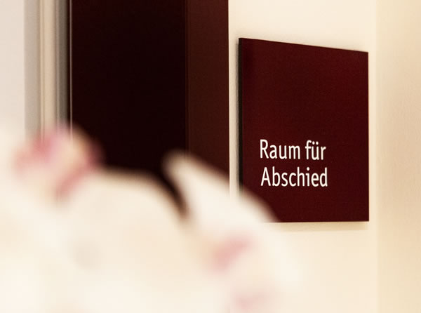 Bestattungen Bielefeld - Sieweke & Ruthe Bestattungen Bielefeld und Leopoldshöhe - Als Partner im Trauerfall bieten wir Ihnen neben der individuellen Gestaltung Ihrer Trauerfeier folgende Bestattungsformen an: Erdbestattung, Feuerbestattungen, Seebestattungen, Baumbestattungen. Des weiteren beraten wir Sie gerne im Rahmen der Bestattungsvorsorge.