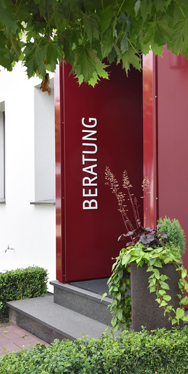 Bestattungen Bielefeld - Sieweke & Ruthe Bestattungen Bielefeld und Leopoldshöhe - Als Partner im Trauerfall bieten wir Ihnen neben der individuellen Gestaltung Ihrer Trauerfeier folgende Bestattungsformen an: Erdbestattung, Feuerbestattungen, Seebestattungen, Baumbestattungen. Des weiteren beraten wir Sie gerne im Rahmen der Bestattungsvorsorge.