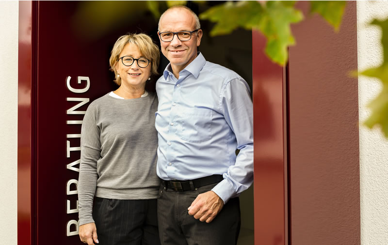Bestattungen Bielefeld - Sieweke & Ruthe Bestattungen Bielefeld und Leopoldshöhe - Als Partner im Trauerfall bieten wir Ihnen neben der individuellen Gestaltung Ihrer Trauerfeier folgende Bestattungsformen an: Erdbestattung, Feuerbestattungen, Seebestattungen, Baumbestattungen. Des weiteren beraten wir Sie gerne im Rahmen der Bestattungsvorsorge.